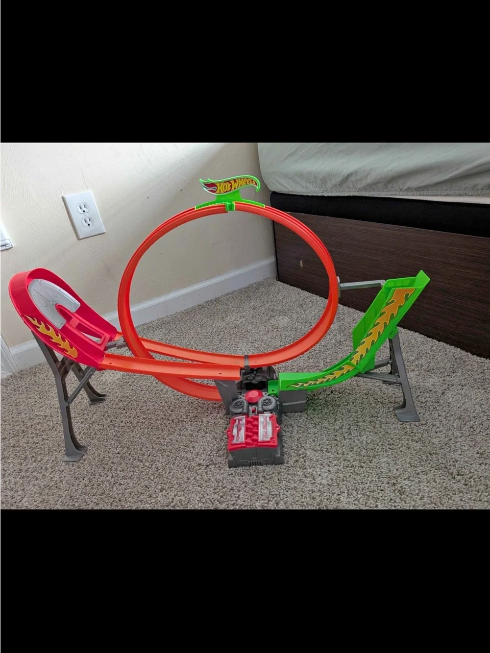 Hot Wheels Loop Race Track Set - Orange & Green